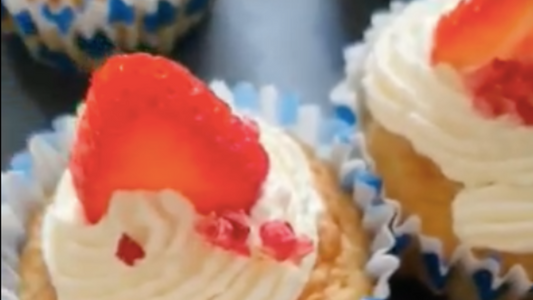 ZUKR Sugar-Free Strawberry Cupcakes